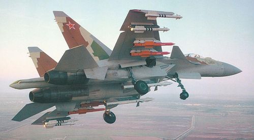 Hiện F-15 được trang bị tên lửa không đối không tầm xa, dẫn đường bằng radar AIM-120D (tầm bắn 160 km) còn Su-35 mang tên lửa K-77M có tầm bắn lên đến 200 km. Các tên lửa này về cơ bản thuộc cùng một lớp nhưng có thể thấy tên lửa Nga đang chiếm ưu thế về mặt phạm vi hoạt động.