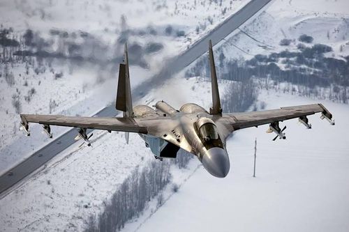 Tuy nhiên, Su-35 vẫn là chiến đấu cơ xuất sắc, đồng thời là nền tảng tên lửa cực kỳ linh hoạt, có khả năng chống lại các mục tiêu trên không và mặt đất dù bị kìm hãm do thiếu radar AESA tối tân.