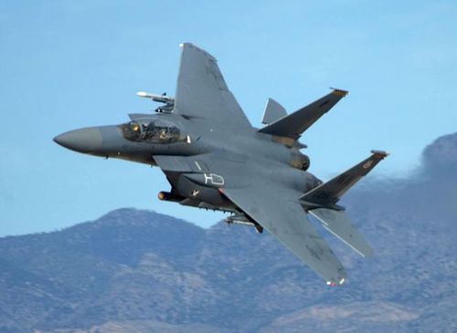 Tập đoàn Boeing đã tiếp thị phiên bản tàng hình tiên tiến F-15 Silent Eagle trong nhiều năm qua và đã tìm được khách hàng là Israel. Gần đây, Boeing cũng bắt đầu gói nâng cấp cho F-15C Eagle 2040C. Chưa rõ Silent Eagle và Eagle 2040C có khắc phục được nhược điểm của những chiếc F-15 bây giờ hay không nhưng trước hết, lợi thế về khả năng cơ động của Su-35 sẽ không bị thách thức.