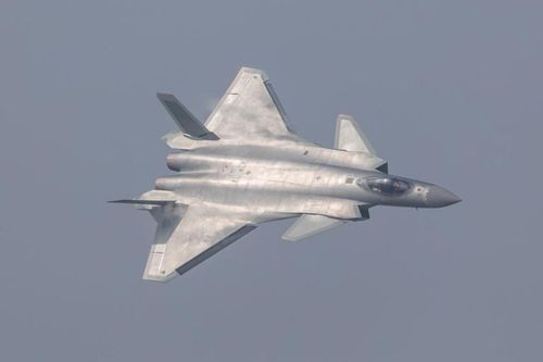 Chiến đấu cơ J-20 tại một triển lãm ở tỉnh Quảng Đông. Ảnh: Reuters