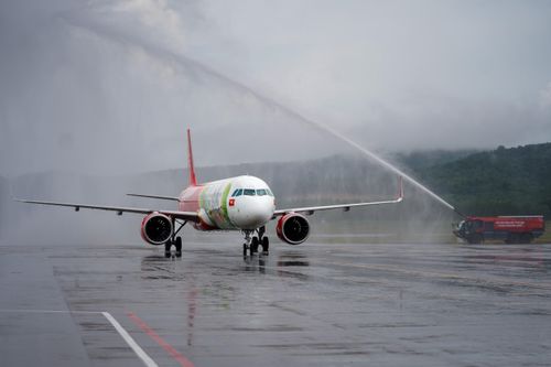  Việc cấp phép bay và cấp thị thực cho du khách quốc tế còn nhiều bất cập. Ảnh: Chí Hùng. 