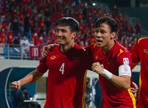 Quế Ngọc Hải cùng đồng đội giữ sạch mành lưới tuyển Việt Nam ở vòng bảng