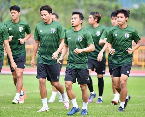 Tiền vệ Chanathip tập luyện với đội tuyển Thái Lan, chuẩn bị cho trận gặp Việt Nam ở bán kết AFF Cup 2020. (Ảnh: FAT) 
