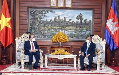 Chủ tịch nước Nguyễn Xuân Phúc hội kiến Chủ tịch Hạ viện Campuchia Samdech Akka Moha Ponhea Chakrei Heng Samrin. (Ảnh: Thống Nhất/TTXVN)