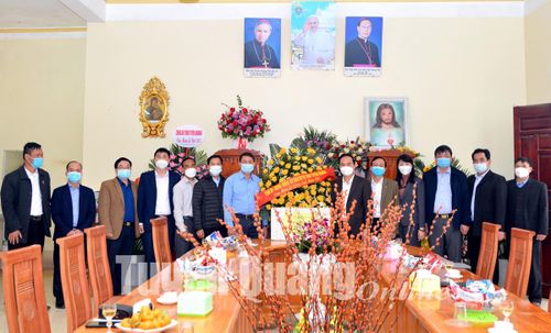  Đoàn công tác của tỉnh chúc mừng Giáo xứ Đồng chương nhân dịp lễ Giáng sinh 2021.