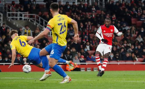 Trong lần hiếm hoi được trao cơ hội, Nicolas Pepe gây ấn tượng với những pha xử lý tốc độ và kỹ thuật bên cánh phải. Phút 27, cầu thủ đắt nhất lịch sử sân Emirates phối hợp ăn ý với Cedric Soares trước khi sút tung lưới đội khách từ cự ly gần. 