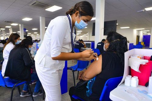 Tiêm ngừa Covid-19 ở El Salvador. Ảnh: AFP.