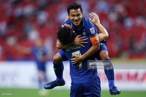 Chanathip Songkrasin sẽ cạnh tranh 2 danh hiệu Cầu thủ xuất sắc nhất và Vua phá lưới AFF Cup 2020