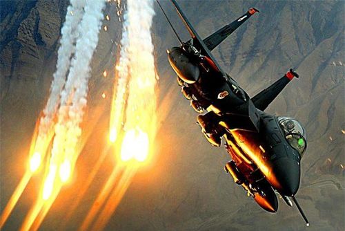 Có lẽ nhận ra điểm yếu trên mà gần đây Mỹ đã thực hiện một số bước đi cụ thể, ví dụ như đặt hàng thêm tiêm kích F-15EX thay vì F-35 đắt đỏ, hay gọi tái ngũ một số oanh tạc cơ B-52, và kéo dài thời hạn phục vụ của B-1B...