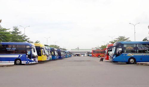 Phương tiện của các nhà xe rất nhiều nhưng năm nay sẽ không thể hoạt động hết công suất do tâm lý ngại phương tiện công cộng của người dân.