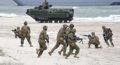 Sau thất bại của chiến dịch quân sự tại Afghanistan năm ngoái và tranh cãi giữa Pháp với Australia liên quan đến thỏa thuận tàu ngầm hạt nhân AUKUS, "tất cả chúng tôi đều nghĩ rằng liên minh đang tồn tại những vấn đề nghiêm trọng và chúng tôi cần suy nghĩ lại về nền tảng của mối quan hệ này".