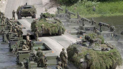 "NATO gồm các quốc gia thành viên và mối quan hệ đồng minh tạo nên khối này", bà Sophia Besch, nhà phân tích quốc phòng tại Trung tâm Cải cách châu Âu, bình luận.