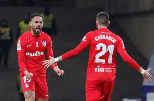  Kịch tính bắt đầu tới vào phút 64. Từ pha đá phạt góc bên cánh trái của Yannick Carrasco, Matheus Cunha đệm bóng cận thành, rút ngắn tỷ số xuống 1-2 cho đội chủ nhà. 