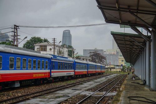 Trao đổi với Zing, một số trưởng tàu cho biết nhiều chuyến tàu chạy từ Hà Nội đến Đà Nẵng rất ít khách, do ảnh hưởng bởi dịch bệnh.