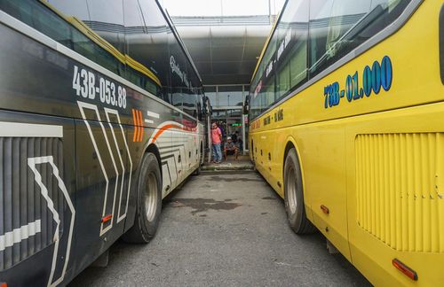 "Mọi năm, bến xe phải tăng thêm xe khách để phục vụ thì năm nay các nhà xe rơi vào cảnh ế ẩm", ông Lợi thông tin.