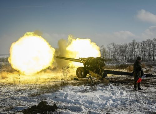 Lực lượng pháo binh Nga ở khu vực phía nam Rostov, giáp biên giới với Ukraine, đã bắn thử vào ngày 26/1, trong khuôn khổ cuộc kiểm tra khả năng sẵn sàng chiến đấu của Quân khu phía Nam, Bộ Quốc phòng Nga cho biết.