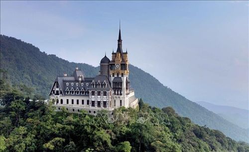 Lâu đài trên đỉnh núi tại khu du lịch Tam Đảo (Vĩnh Phúc).