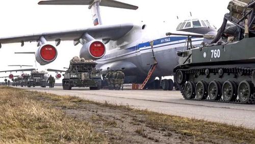 Nga đã tiếp tục triển khai các lực lượng đông đảo ở sát biên giới Ukraine với những đơn vị thiện chiến, hiện đang bao vây đất nước này ở mọi phía bao gồm cả Belarus và Transnistria (khu vực ly khai của Moldova do Nga hậu thuẫn).