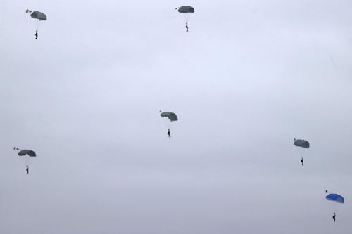 Trước hoạt động quân sự của Nga ở Belarus, các quốc gia Baltic láng giềng bày tỏ sự phản đối quyết liệt. “Việc Nga triển khai quân đội ở Belarus cho cái gọi là các cuộc tập trận, là mối lo ngại lớn. Chúng ta phải sẵn sàng phản ứng ở cấp Liên minh châu Âu”, Thủ tướng Litva Ingrida Simonyte tuyên bố hôm 4/2.