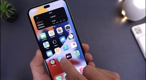Giống như iPhone 4, được phát hành vào năm 2010, iPhone 14 Pro Max có thể sử dụng các nút âm lượng hình tròn ở bên cạnh. Một tin đồn khác cho rằng “Táo Khuyết” sẽ bỏ khe cắm thẻ SIM vật lý, thay vào đó là các eSIM kép sẽ được sử dụng.