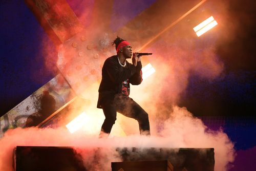 Rapper KSI khuấy động khu vực sân khấu 02 Arena với bài hát Don’t Play. Ảnh: Jementernational / Getty Images.