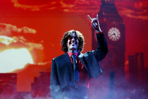 Oliver Sykes kết hợp với Ed Sheeran với ca khúc làm mưa làm gió năm vừa qua - Bad Habits. Ảnh: JMEnternational / Getty Images.