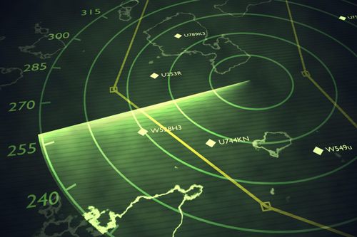 Một cựu quan chức cấp cao của Hải quân Mỹ chia sẻ với USNI News rằng, các radar điều khiển hỏa lực và thu nhận đang bắt đầu giảm tần số. Với khả năng tính toán được cải thiện, các radar tần số thấp ngày càng tốt hơn trong việc xác định mục tiêu một cách chính xác hơn.