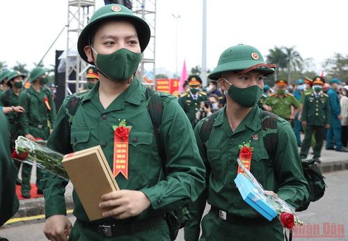 Những nụ cười tỏa nắng, những gương mặt tự hào được tham gia thực hiện nghĩa vụ quân sự của thanh niên Đà Nẵng. (Ảnh Thanh Tùng)