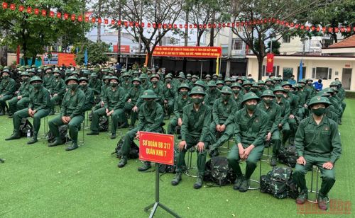  Thanh niên Thành phố Hồ Chí Minh lên đường nhập ngũ. (Ảnh: Quang Quý)