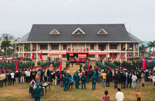 Lễ giao nhận quân năm 2022 được huyện Hướng Hóa tổ chức trang trọng, đảm bảo quy định phòng chống COVID -19. Ảnh: Đình Phục.