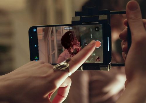 Apple cần camera sau cao hơn 12 MP nếu muốn bổ sung tính năng quay video 8K cho iPhone. Ảnh: Apple.