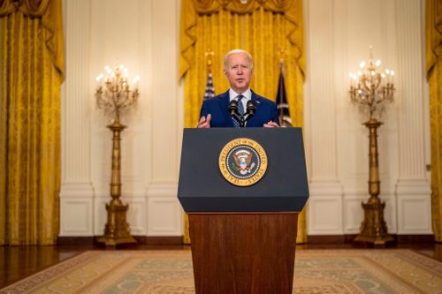 Tờ Sina đã đưa ra lời giải thích cho những "hành động quá khích của Washington", khi Nhà Trắng hết lần này đến lần khác "ấn định" ngày Nga xâm lược Ukraine, và rồi mốc thời gian trôi qua mà không có sự kiện gì đặc biệt.