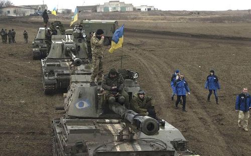 Các nhà quan sát của cổng thông tin Trung Quốc nhấn mạnh: “Ukraine có điều gì đó để suy nghĩ và họ đã không đứng hoàn toàn về phía Mỹ giữa tình hình căng thẳng với Nga".