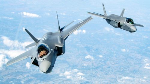 F-35 được phát triển từ máy bay X-35 theo dự án máy bay tiêm kích tấn công kết hợp(JSF), đây là loại máy bay tiêm kích một chỗ ngồi, có khả năng tàng hình, đa năng, có thể thực hiện các nhiệm vụ như: yểm trợ trên không, ném bom chiến thuật, và chiến đấu không đối không.