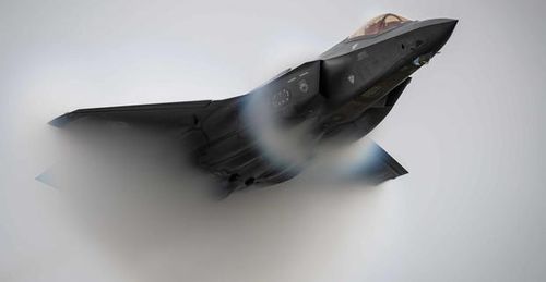 Đối đầu với những tiêm kích thế kệ thứ 4 nổi tiếng như F-15 của Mỹ, Rafale của Pháp và Typhoon của Châu Âu, F-35 thường thắng ở thế áp đảo. Hiện nay F-35 đã được sản xuất với số lượng lên tới hàng ngàn chiếc. với cả ba phiên bản A, B, C.