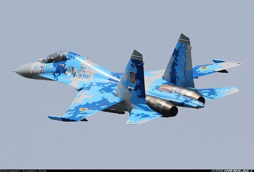 Như các tác giả của bài báo lưu ý, Su-27 sau khi Chiến tranh Lạnh kết thúc được coi là một trong những máy bay chiến đấu có đặc tính kỹ chiến thuật cao nhất trên thế giới, nó là đối thủ trực tiếp của chiếc F-15 do Mỹ chế tạo.
