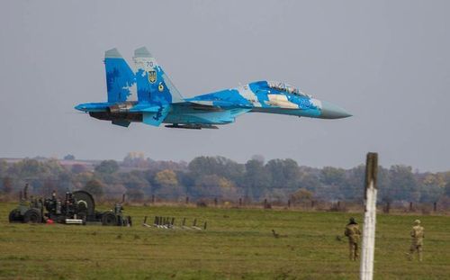 Lý do là bởi Ukraine rất khó đưa phi công khác sang Romania để lái chiếc tiêm kích về, trong khi nước sở tại dù muốn trả cũng không biết phải làm cánh nào. Trong trường hợp này, có hai lựa chọn đối với số phận chiếc Su-27 nói trên.