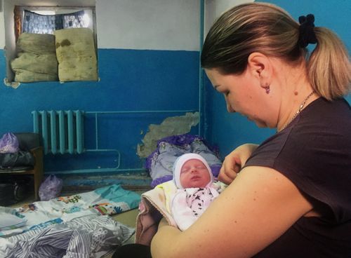Cùng ngày, Văn phòng Liên Hợp Quốc về nhân quyền (OHCHR) xác nhận ít nhất 136 thường dân đã thiệt mạng, trong đó có 13 trẻ em, kể từ khi Nga phát động chiến dịch quân sự tại Ukraine. Ít nhất 400 thường dân bị thương trong khoảng thời gian trên, OHCHR cho hay.