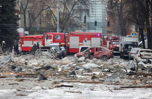 Kharkiv, thành phố lớn thứ hai của Ukraine, đang bị lực lượng Nga bao vây, giới chức thành phố ngày 1/3 cho biết, theo Washington Post. Kharkiv hiện được coi là một trong những mục tiêu tấn công hàng đầu của quân đội Nga.
