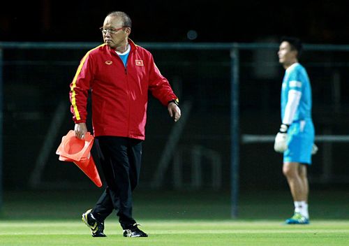 HLV Park Hang-seo sẽ chỉ định trợ lý trực tiếp dẫn dắt U23 Việt Nam ở Dubai Cup 2022. Ảnh: Quang Thịnh.