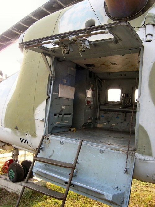 Trọng lượng cất cánh tối đa của mẫu trực thăng quân sự Mi-24 đạt tới 12 tấn, bao gồm từ 2-3 phi hành đoàn, cùng với đó là 8 người lính hoặc 4 cáng cứu thương quân sự, hoặc cũng có thể là khoảng 2,4 tấn hàng hóa quân sự. Nguồn ảnh: arcforums.com.