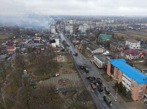 Một tòa nhà dân bị phá hủy do pháo kích ở Borodyanka, vùng Kyiv, Ukraine hôm 3/3. Ảnh: Reuters.