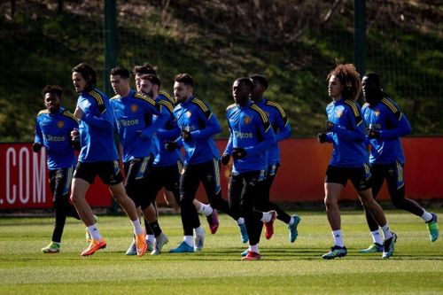 MU vừa tập buổi cuối trước trận tiếp Atletico. Cuộc chạm trán hai đội diễn ra lúc 3h ngày 16/3 (giờ Hà Nội) Theo Manchester Evening News, đội hình "Quỷ đỏ" đều sẵn sàng chơi trận lượt về vòng 1/8 Champions League.