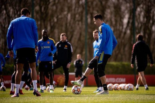 Nỗi lo lớn nhất với Ronaldo là thể lực. Trước Tottenham, CR7 chơi gần trọn 90 phút. Với chỉ 3 ngày nghỉ ngơi, khả năng hồi phục của cầu thủ đã 37 tuổi như Ronaldo là điều bị hoài nghi.