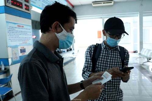Từ nay, khách đổi, trả vé tàu sẽ mất phí thay vì được miễn như giai đoạn 2 năm dịch COVID-19 vừa qua.