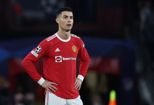  Ronaldo có ngày thi đấu nhạt nhòa trước đối thủ ưa thích. Tiền đạo 37 tuổi chỉ có một cú dứt điểm trúng đích và không thể gây khó cho thủ môn Jan Oblak. Đây là mùa giải thứ 2 liên tiếp, CĐV chứng kiến hai siêu sao Ronaldo, Messi đều bị loại từ vòng knock-out đầu tiên của Champions League. 