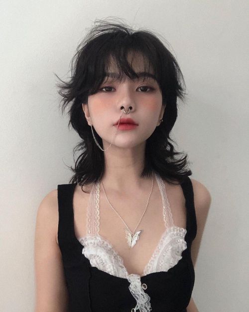 Gương mặt lạ xuất hiện trong MV của Binz là Phùng Ái Nguyên (Biệt danh: Lim Feng). Trong Don't Break My Heart, Lim Feng là cô gái có mái tóc sáng màu và cùng Soobin dạo chơi trên xe phân khối lớn. Lim Feng gây chú ý với ngoại hình được ví giống các ulzzang Hàn Quốc (những cô gái có gương mặt ưa nhìn).