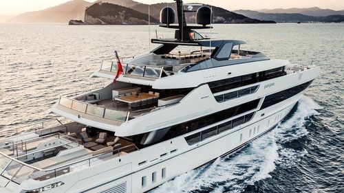  Ngoài ra, Italy cũng thu giữ du thuyền Lena ở cảng Sanremo của tỷ phú Gennady Timchenko - nhà đồng sáng lập công ty giao dịch hàng hóa Gunvor. Ảnh: Yacht Habour. 