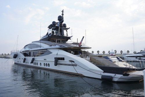  Giới chức Italy hôm 4/3 cũng thu giữ du thuyền Lady M trị giá khoảng 65 triệu euro (70 triệu USD) của “ông trùm thép” Alexey Mordashov, người giàu nhất nước Nga theo bảng xếp hạng của Forbes. Ảnh: AFP. 