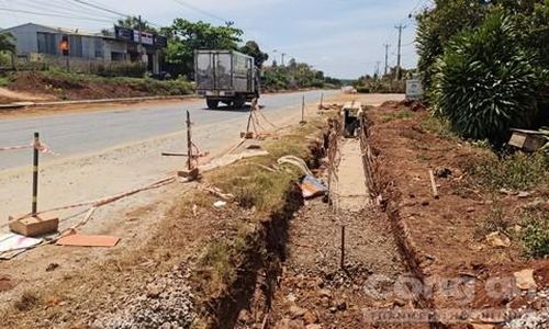 Dựng cọc, giăng dây theo kiểu đối phó trên QL19
